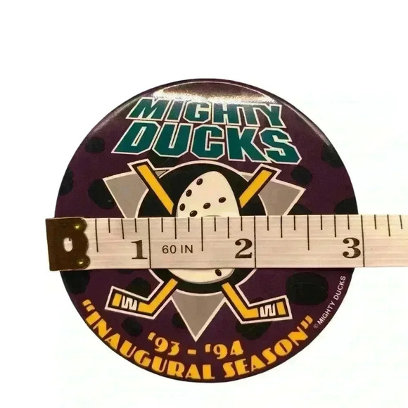 VINTAGE THE MIGHTY DUCKS INAUGURAL SEASON '93-'94 BUTTON PIN - Picture 2 of 4